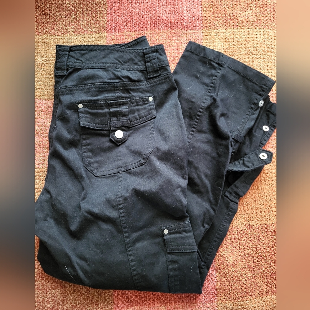 Revolution Black Cotton-Blend Capri's